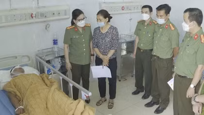 Thanh niên 19 tuổi tông xe khiến cán bộ Công an huyện gãy xương chân
