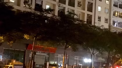 Người đàn ông tử vong trên hàng rào chung cư