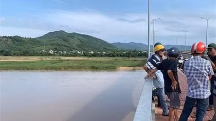 Tìm thấy thi thể người đã bỏ xe máy trên cầu Dinh Ông lúc nửa đêm