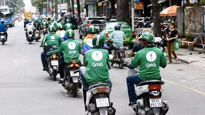 Lấy cớ thu phí nắng nóng, Grab đang “ngồi mát ăn bát vàng”?