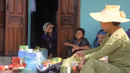 Điều bất thường từ nhóm người lạ lên miền núi bán thuốc