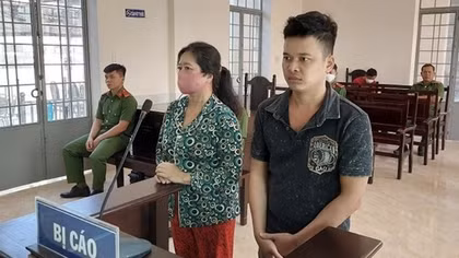 Hai mẹ con lãnh án vì lưu hành tiền giả