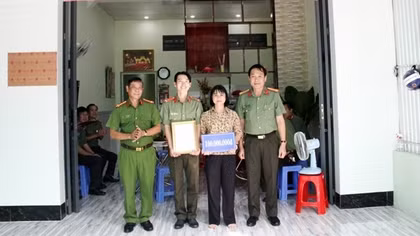 Cụm thi đua số 9 – Bộ Công an bàn giao 3 căn nhà Nghĩa tình đồng đội