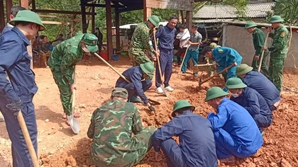 Phát hiện hài cốt liệt sĩ cùng di vật cạnh Quốc lộ 12A