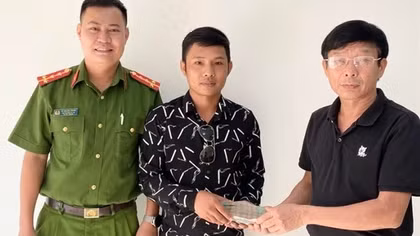 Trả lại 200 triệu đồng cho người chuyển nhầm vào tài khoản