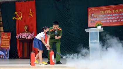 Trang bị kỹ năng giúp học sinh phòng chống đuối nước, cháy nổ
