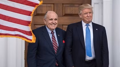 Luật sư của cựu Tổng thống Trump chính thức bị điều tra hình sự
