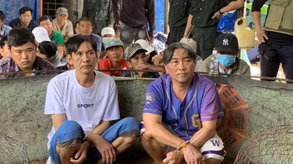 Vây bắt 70 con bạc trong trường gà "kín cổng cao tường"