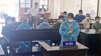 Xét xử vụ án buôn lậu do Út Vàng cầm đầu