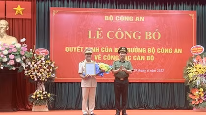 Điều động Đại tá Lê Khắc Thuyết giữ chức vụ Cục trưởng Cục Viễn thông và Cơ yếu