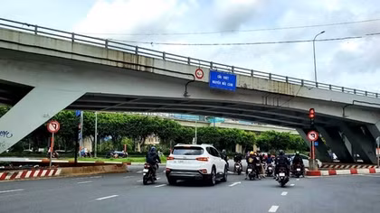 Phát hiện yếu tố bất thường trong kết cấu cầu vượt Nguyễn Hữu Cảnh