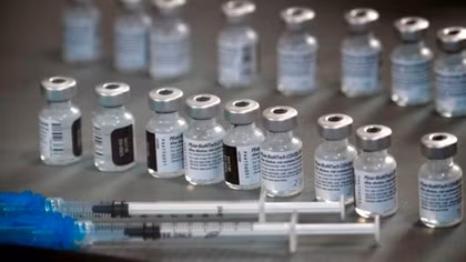 Pfizer thử nghiệm lâm sàng vaccine riêng chống Omicron