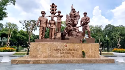 Tổ quốc mãi khắc ghi sự hy sinh anh dũng của các anh