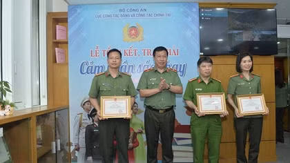 Trao giải cuộc thi “Cảm nhận sách hay tại Thư viện CAND”