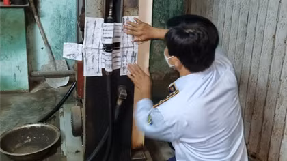 Phát hiện một cơ sở kinh doanh dầu DO "chui"