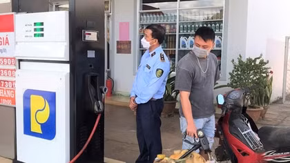 Cây xăng báo hết nhưng "ém" 5.733 lít dầu chờ tăng giá