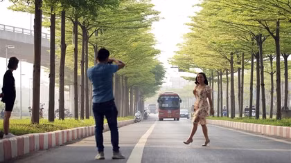Bất chấp nguy hiểm, "sống ảo" trên con đường đẹp như mơ