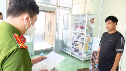 Thêm một đối tượng bị khởi tố do giúp "trùm buôn lậu" Mười Tường rửa tiền