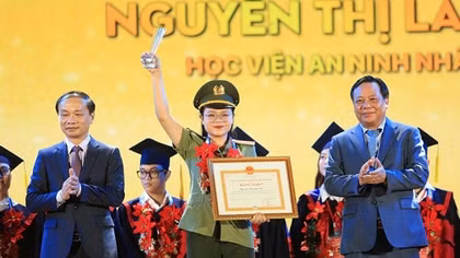 3 thủ khoa của các trường CAND được tuyên dương