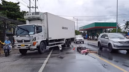 Xe máy lấn đường tông trực diện vào xe tải, người đàn ông tử vong tại chỗ