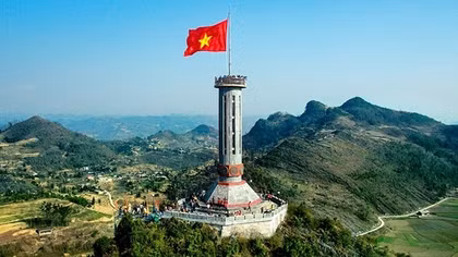 Thiêng liêng Cột cờ Lũng Cú