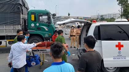 Đi giao cá, hai bà cháu bị xe tải cuốn vào gầm
