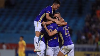 Hà Nội FC "toát mồ hôi" giành chiến thắng trên sân nhà