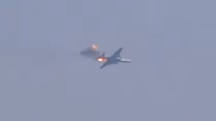 Su-25 Nga rách toác vì trúng tên lửa Ukraine nhưng vẫn về căn cứ an toàn