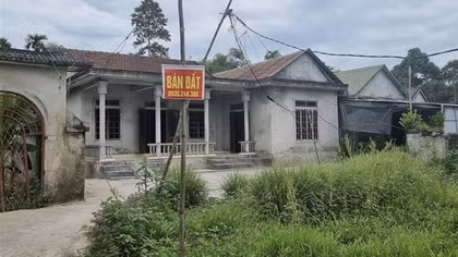 Cụ bà 81 tuổi “tố” bị mất đất sau khi đến lăn tay tại nhà cán bộ tư pháp xã
