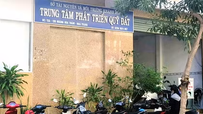 Cách chức Giám đốc Trung tâm Phát triển Quỹ đất tỉnh Khánh Hòa