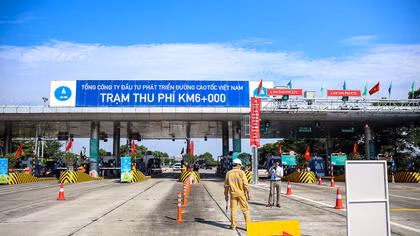 Thu phí không dừng - hãy dừng các bất cập!