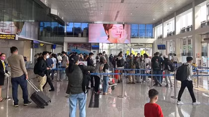 Cận Tết, lượng khách đi máy  bay tăng “đột biến”
