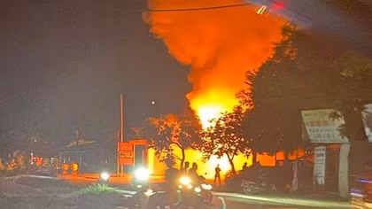 Lửa thiêu trụi cây ATM