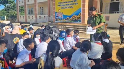 Công an tỉnh Bình Phước tăng cường phổ biến pháp luật cho học sinh
