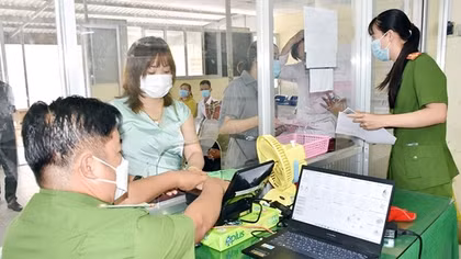 Đầu năm, ghi ở các điểm tiếp dân Công an miền Tây