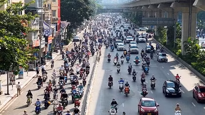 Hà Nội: Xử lý nghiêm xe đi sai làn trên đường Nguyễn Trãi
