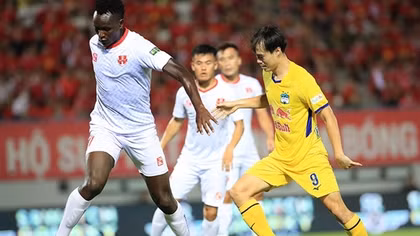 Khi bản quyền truyền hình là phao cứu sinh của V.League