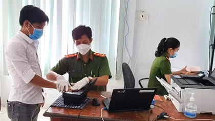 Tăng ca, thêm giờ làm phục vụ nhân dân