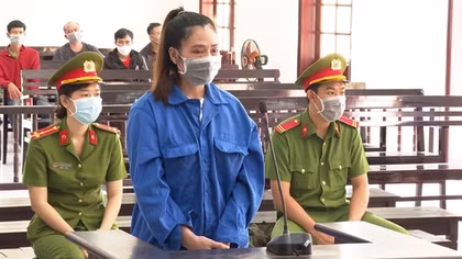 Dùng xăng thiêu sống “chồng hờ” vì ghen tuông