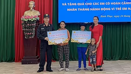 Hạnh phúc khi làm “Mẹ đỡ đầu” của 2 cháu có hoàn cảnh đặc biệt khó khăn