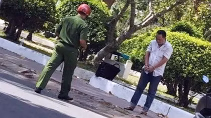 Nợ nần, thanh niên tới cửa hàng đồ chơi mua súng nước đi cướp ngân hàng