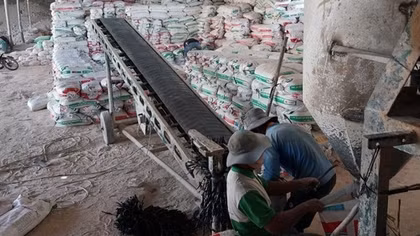 Đình chỉ hoạt động của công ty khai thác cao lanh núp bóng nhà máy gạch