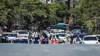 Hà Nội tăng nhiệt, miền Trung nắng nóng kéo dài