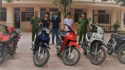 Bắt nhóm đối tượng nghiện ma tuý chuyên “nhảy” xe máy