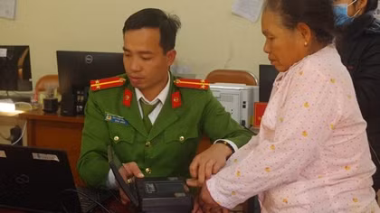 Đưa 21/25 dịch vụ công thiết yếu lên môi trường điện tử phục vụ nhân dân