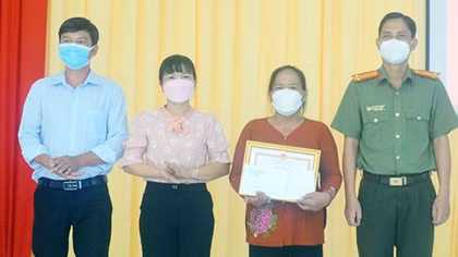 Nhiều tấm gương quần chúng dũng cảm, mưu trí truy bắt tội phạm