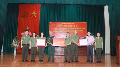 Cụm thi đua số 6 thăm, tặng quà các thương, bệnh binh tại Trung tâm Điều dưỡng Thương binh Kim Bảng