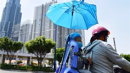 Nắng nóng bao trùm cả nước, nhiều nơi trên 37 độ C