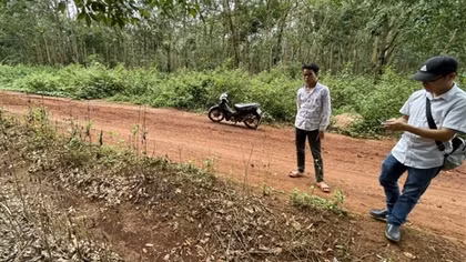 Khởi tố đối tượng đốt chân cháu bé 8 tuổi