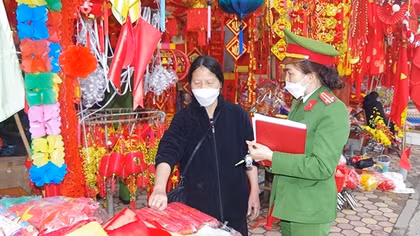 Công an Thái Nguyên tuyên truyền và xử lý vi phạm về pháo